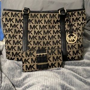 Michael Kors purse & matching wallet